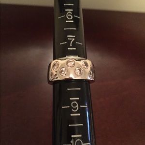 Fashion Ring with pink cz stones size 6